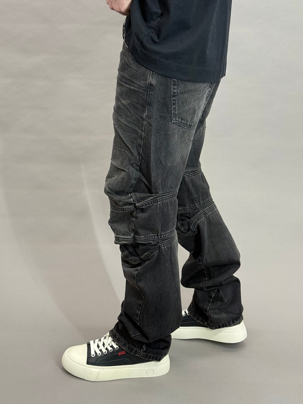 Knee Processing Black Baggy