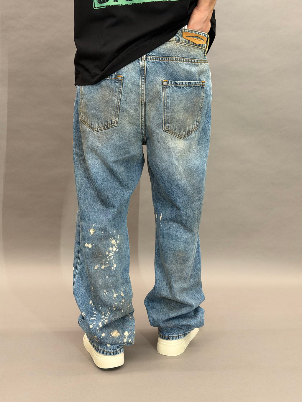 Baggy Knee Sprayed&Ammonia