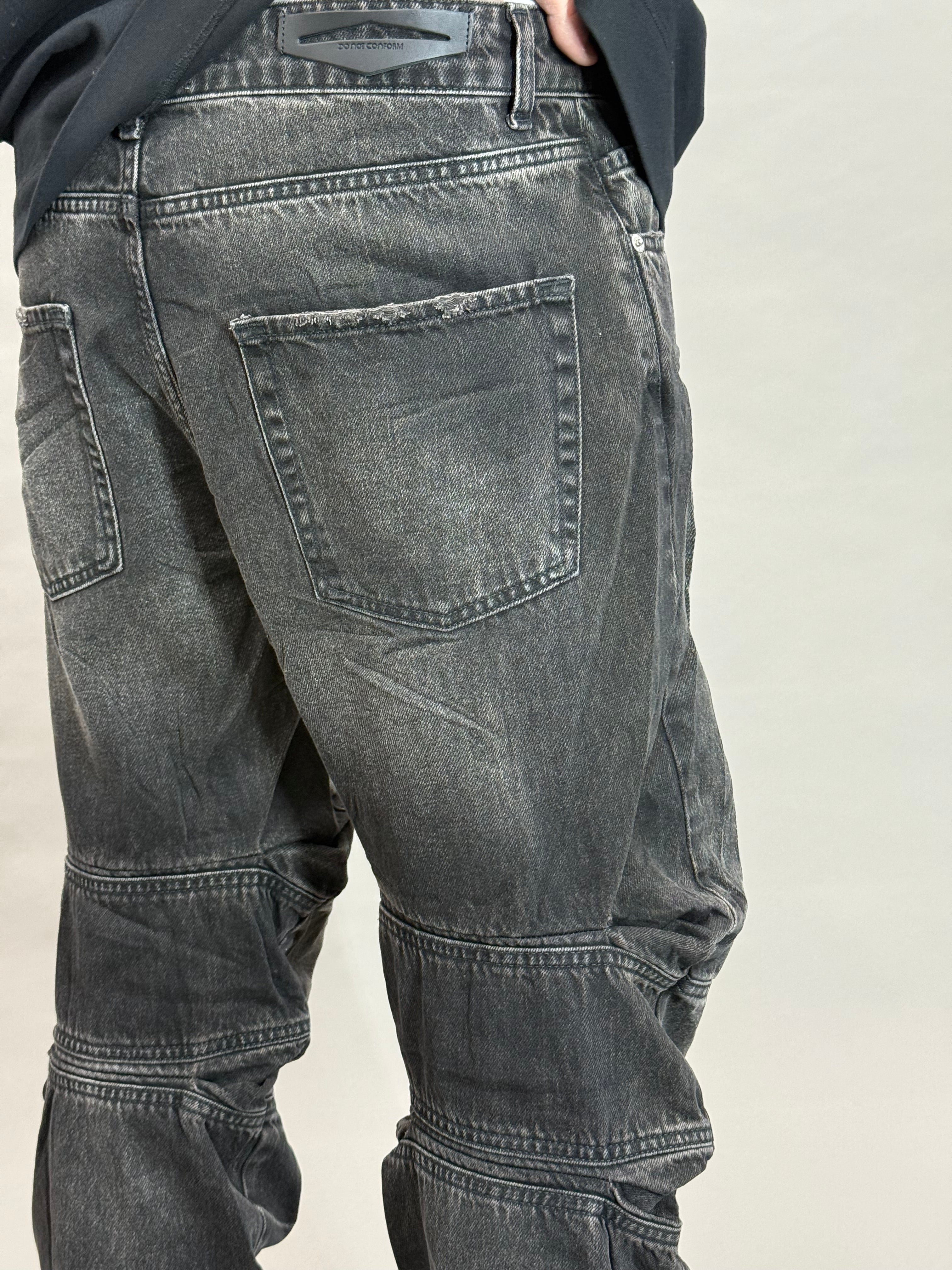 Knee Processing Black Baggy