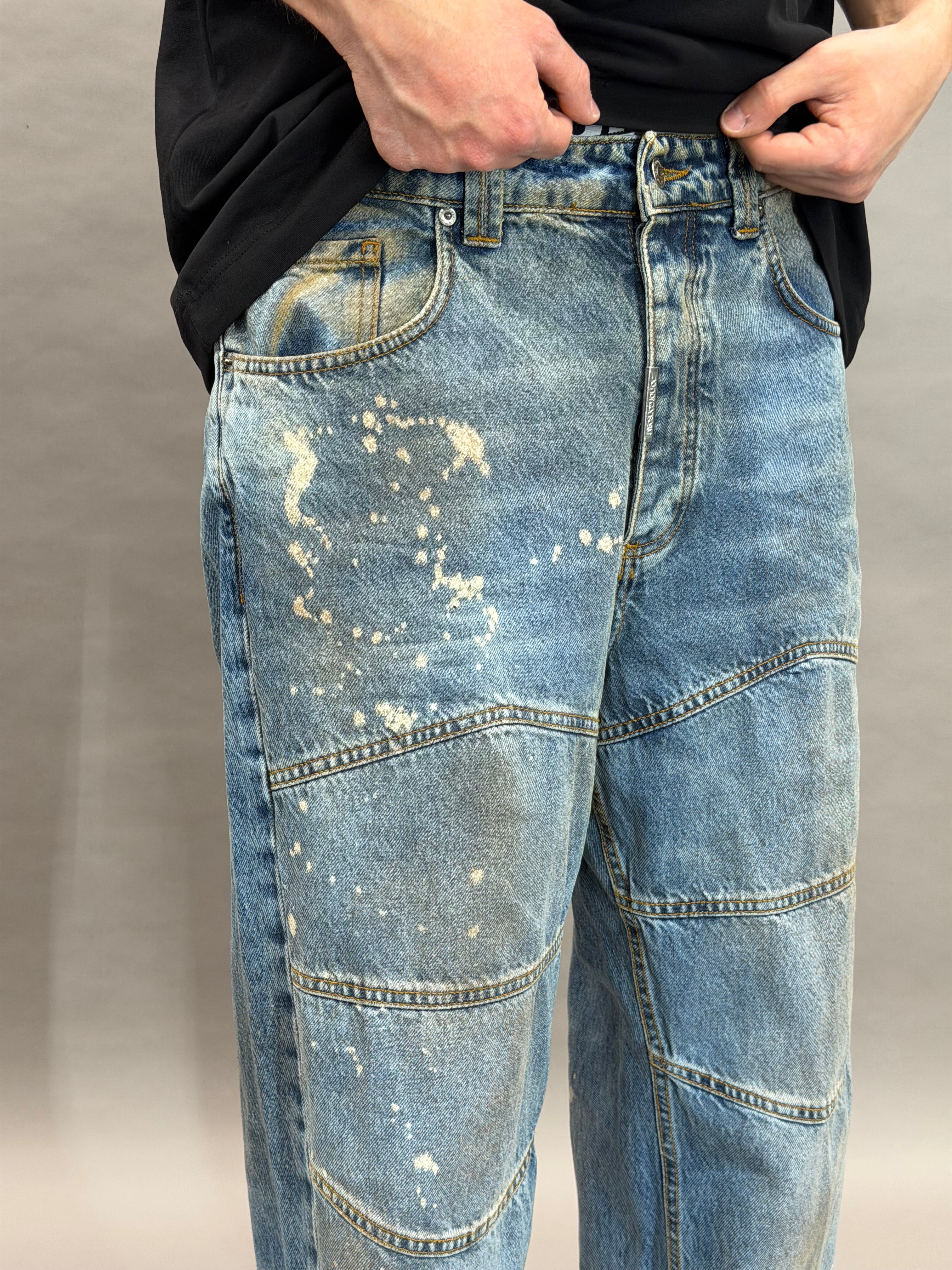 Baggy Knee Sprayed&Ammonia