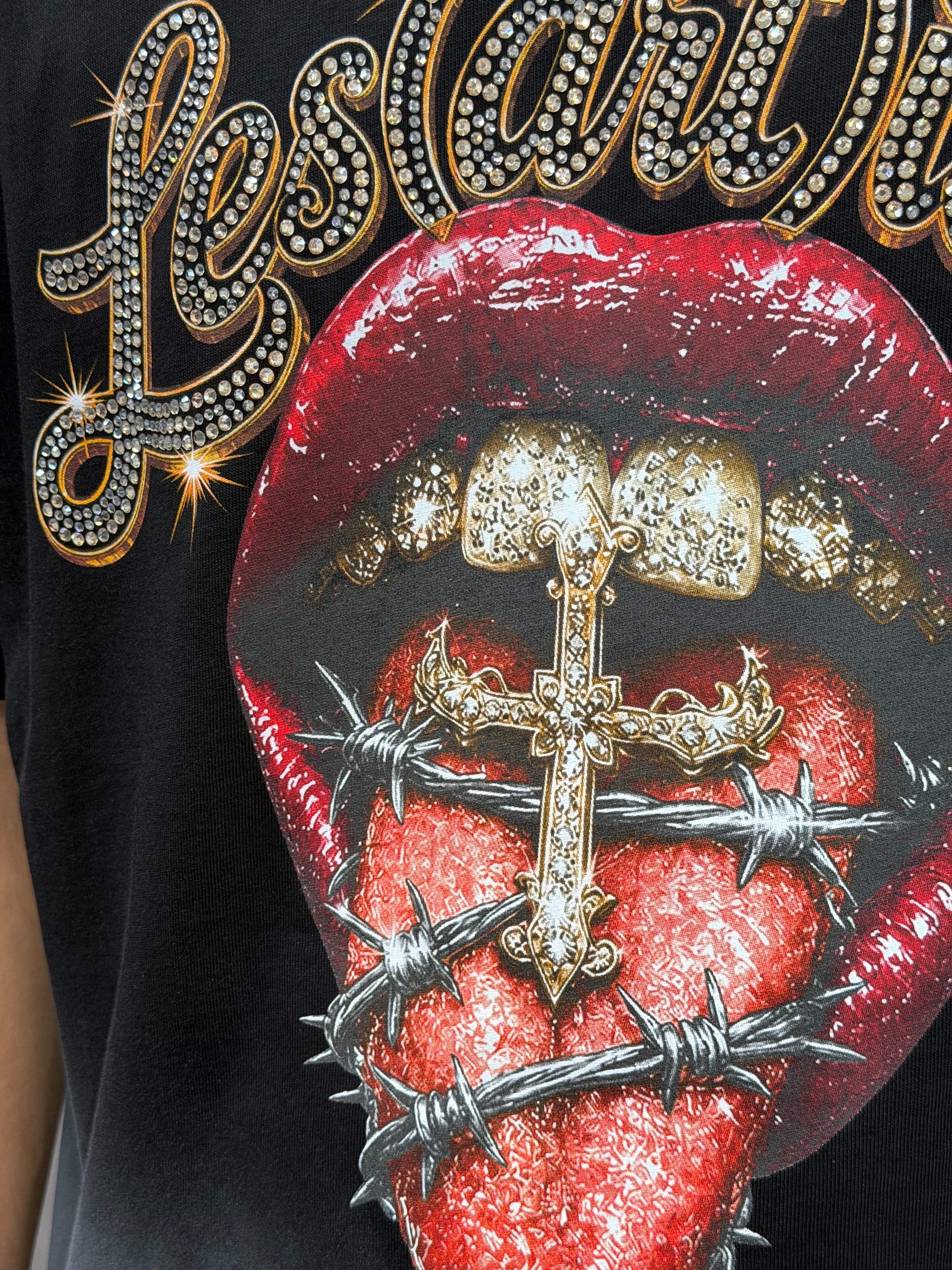 Tongue “LA”