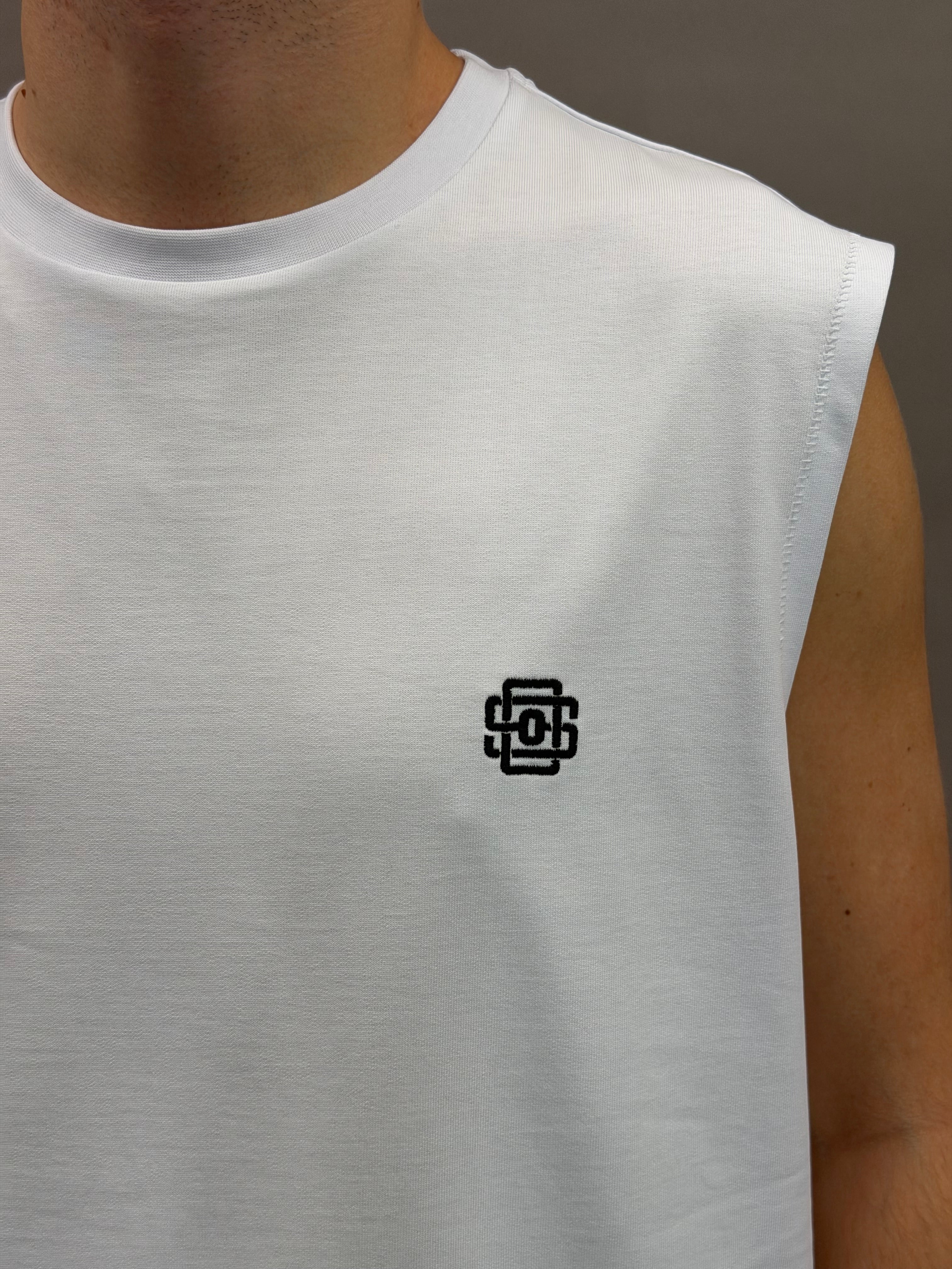 Logo Armhole White