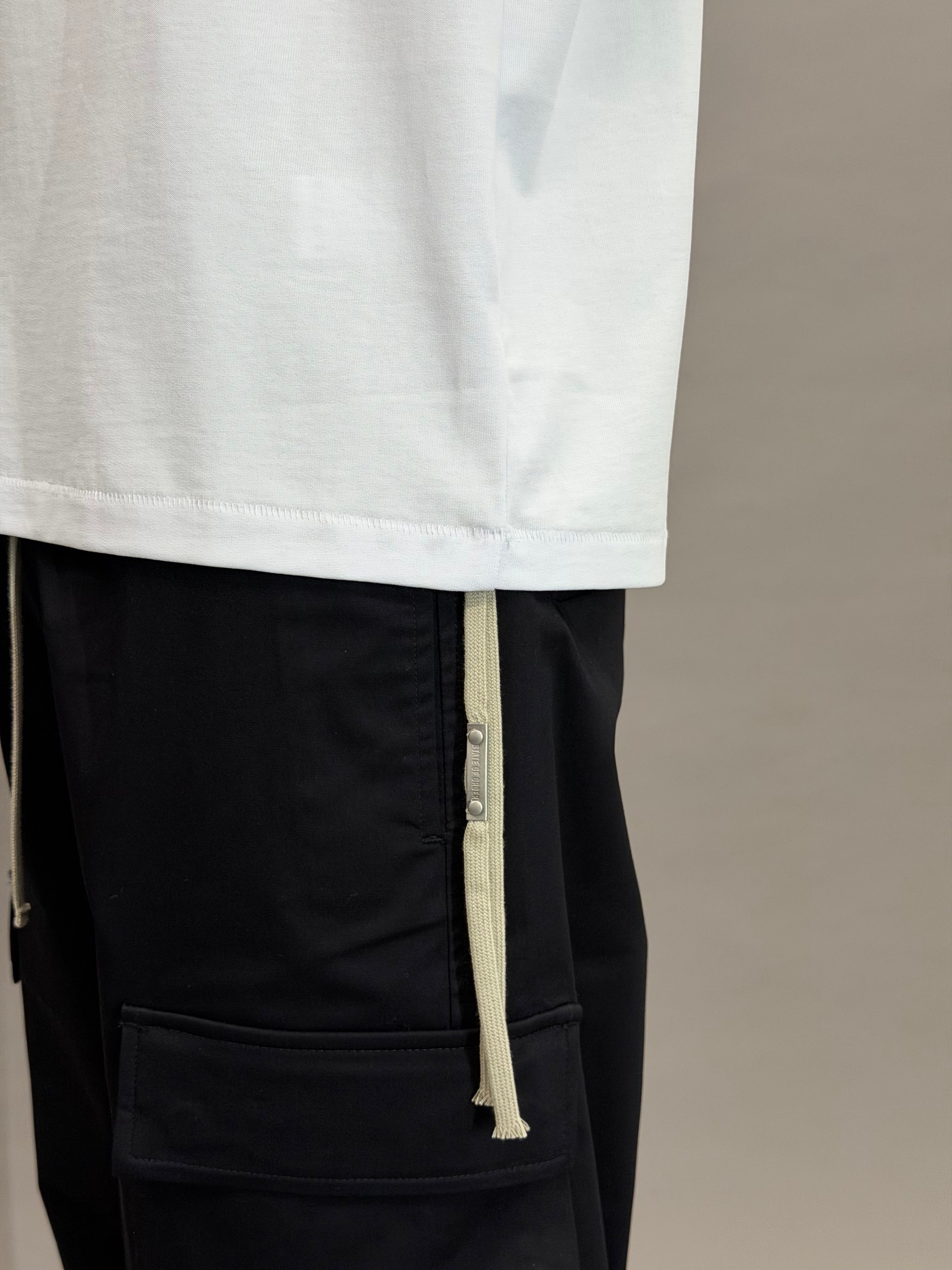 Logo Armhole White