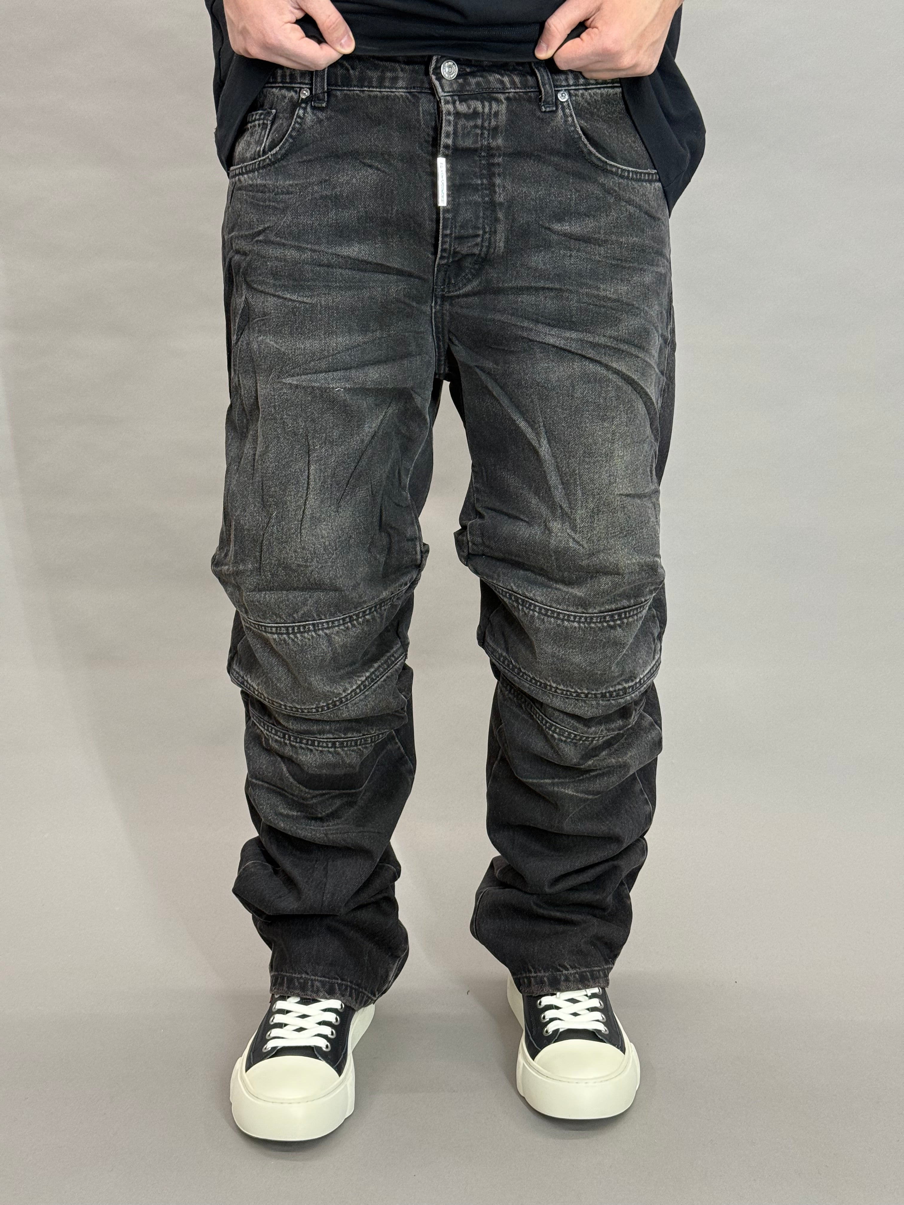 Knee Processing Black Baggy