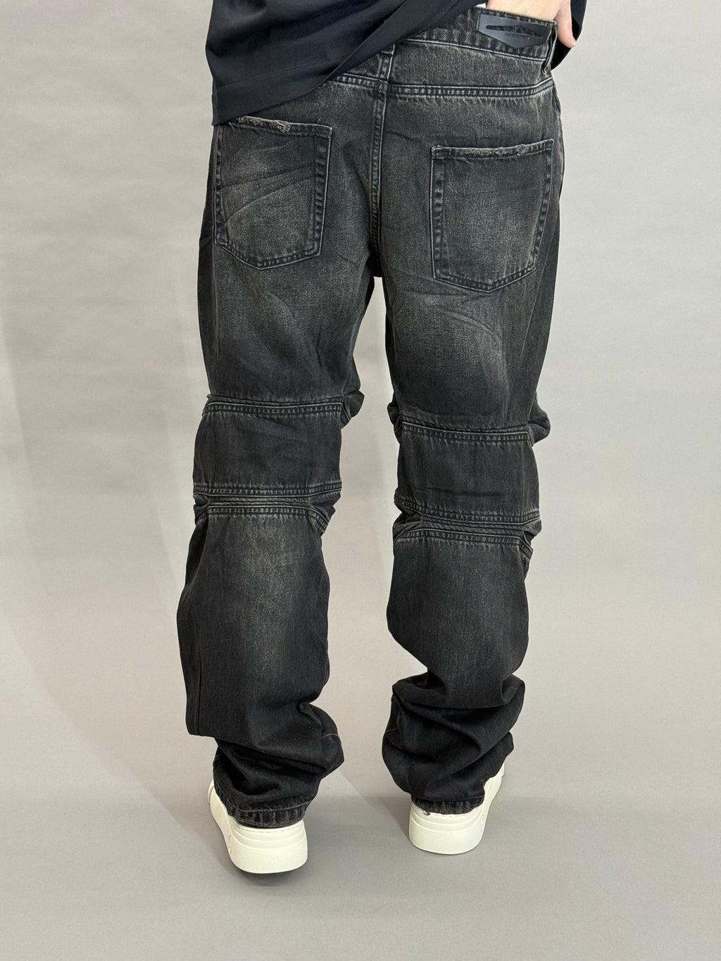 Knee Processing Black Baggy