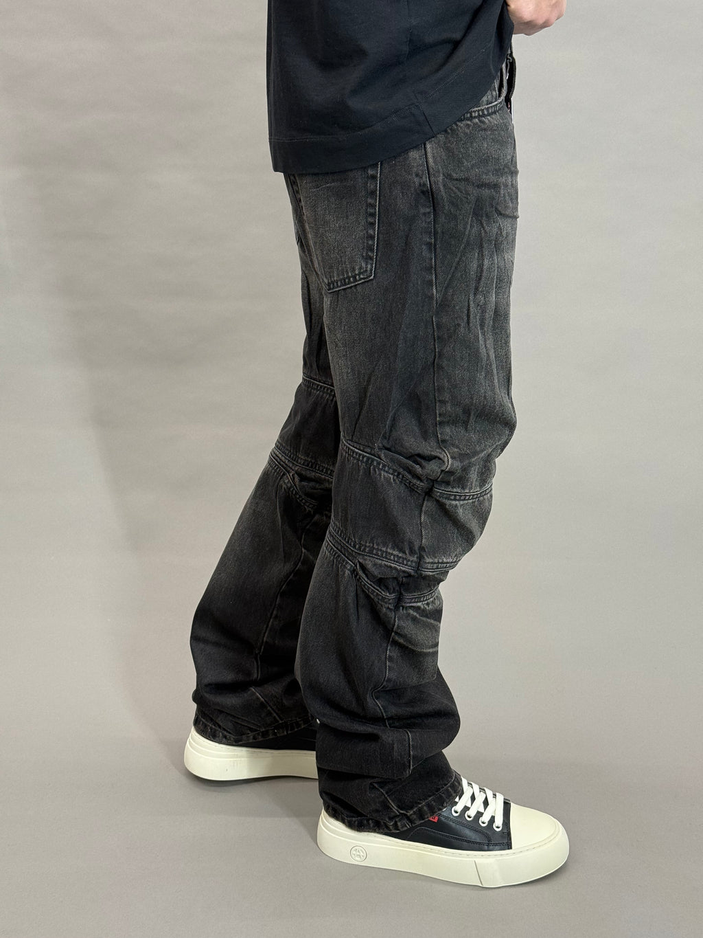 Knee Processing Black Baggy