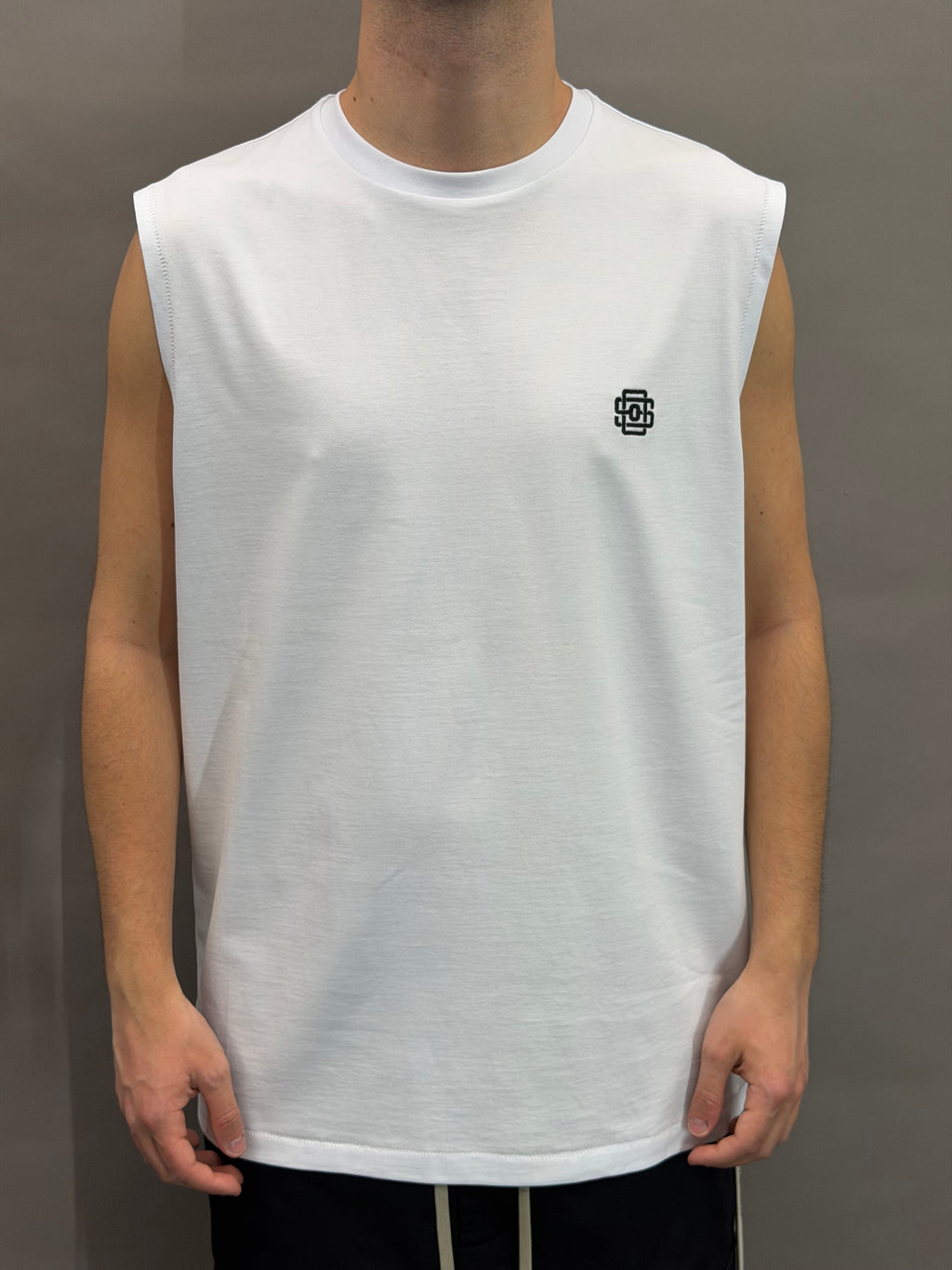 Logo Armhole White