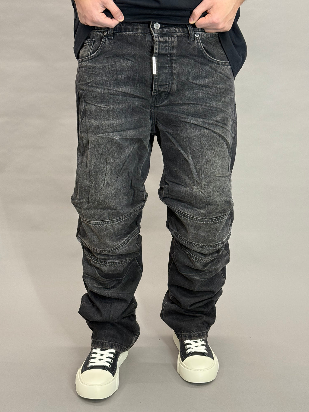 Knee Processing Black Baggy