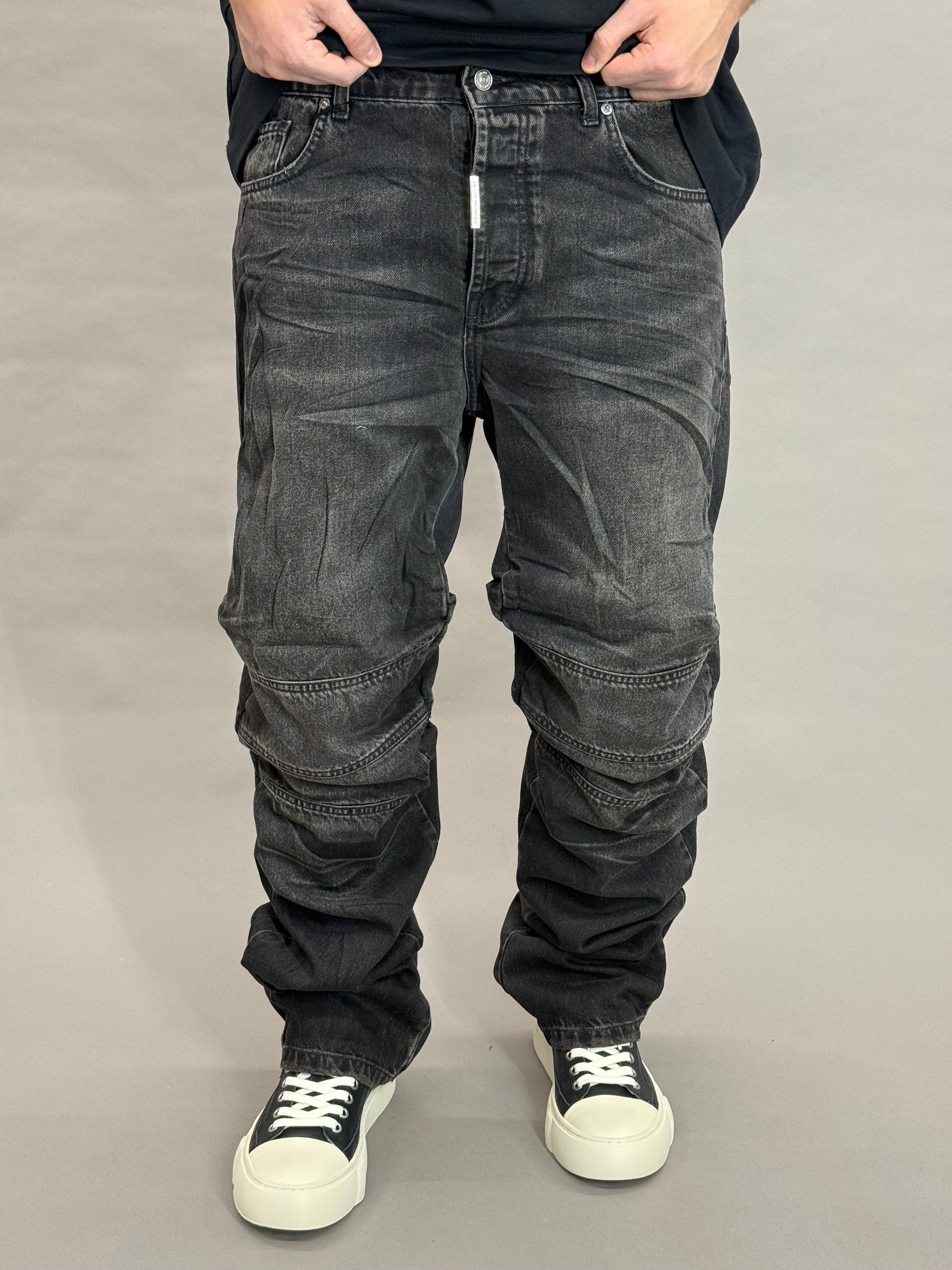 Knee Processing Black Baggy