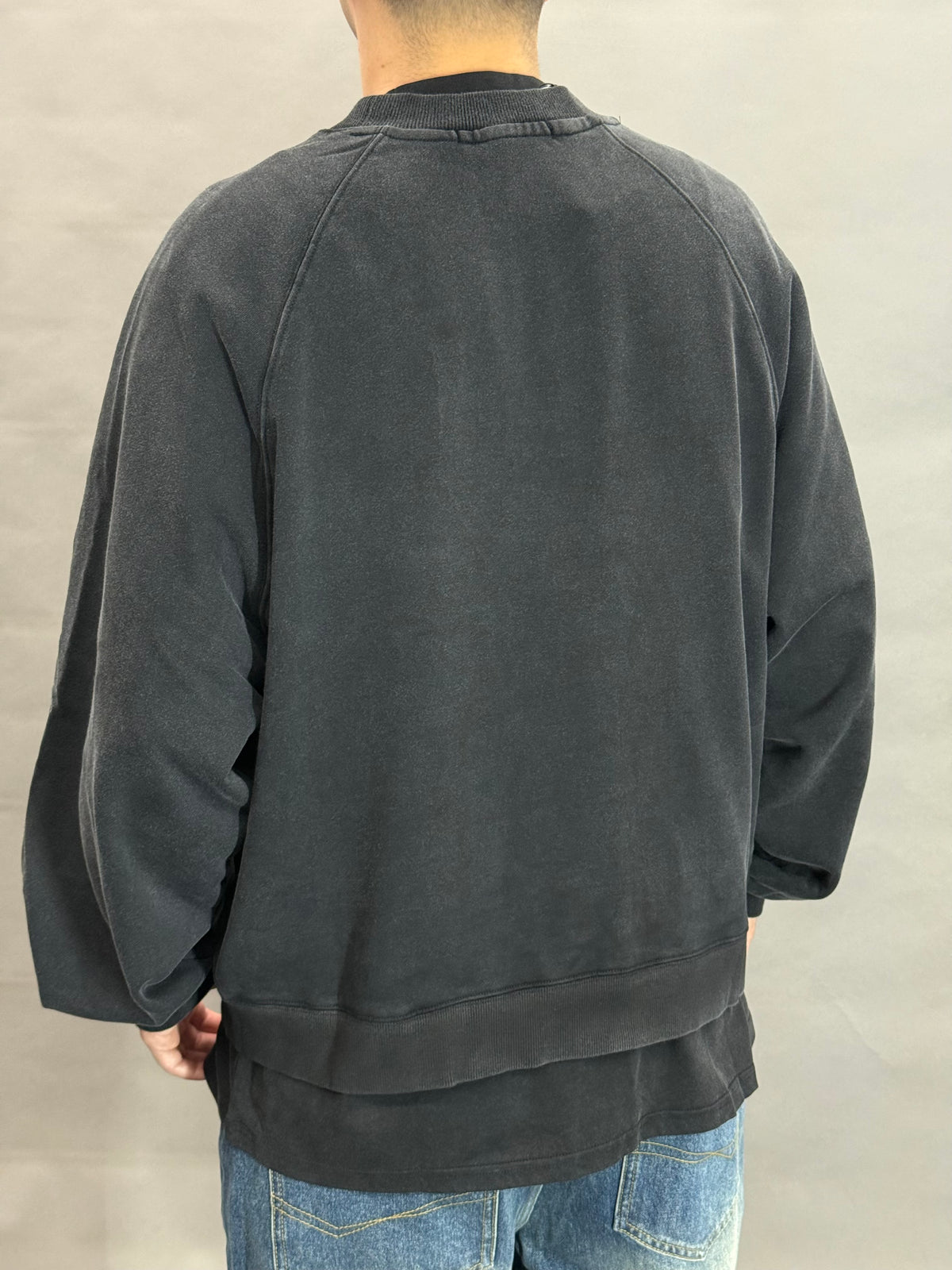 College Crewneck washed black