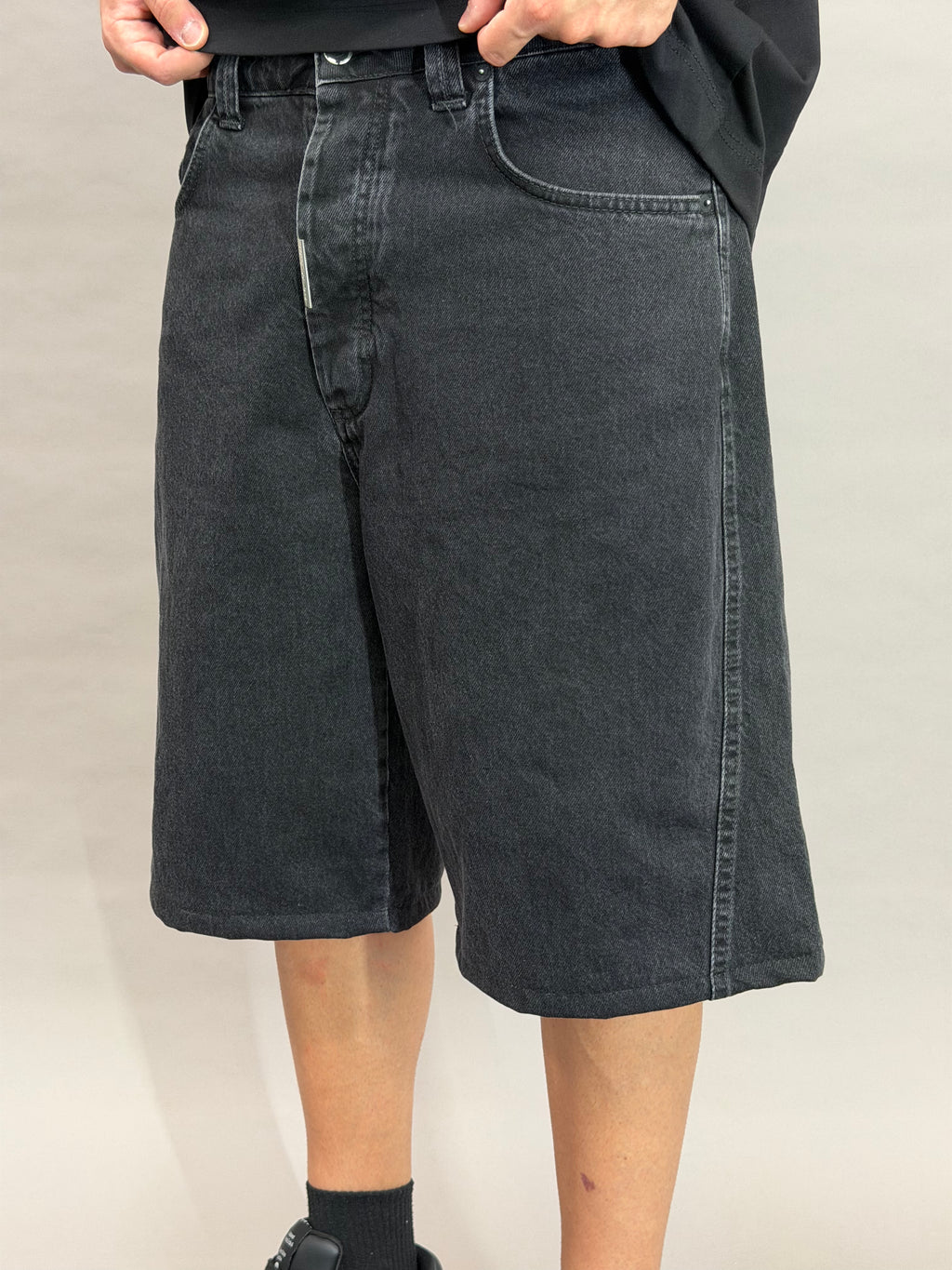 Twisted Black Grey